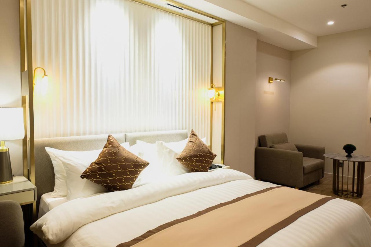 Uma Hotel And Residences Naga Kültér fotó